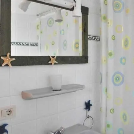 Sleeps 2 Wifi * Famara