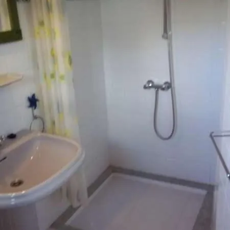 Sleeps 2 Wifi Famara