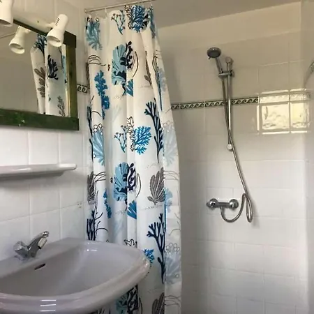 Sleeps 2 Wifi Holiday home Famara